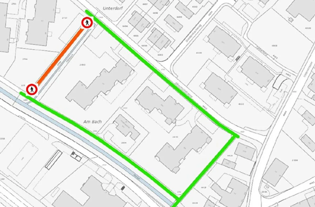 Die rot markierte Stelle ist bis Ende September gesperrt. Eine Karte mit einer Strassensperrung für Fussgänger.